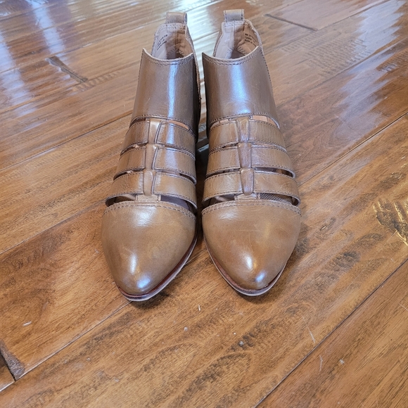 Frye & Co. Cut Out Brown Pointy Toe Booties Sz 8M - Picture 2 of 8